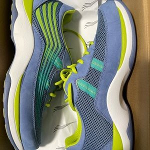 Dansko size 40 tennis shoes